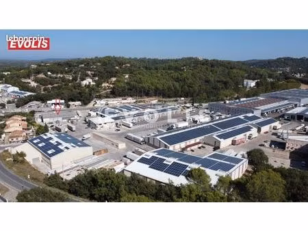 local transport 695 m²