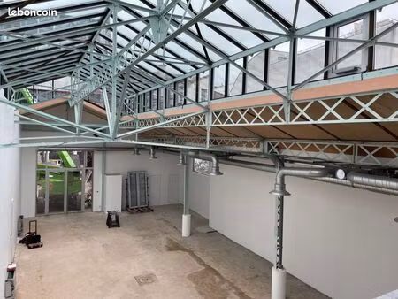 local d'activité 916 m²