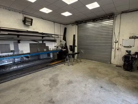 location local artisanal 125m2 en secteur rural