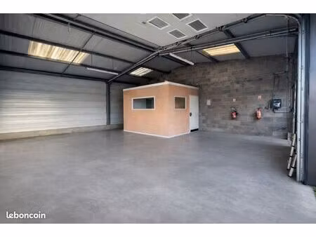 local d'activité à louer -150m2