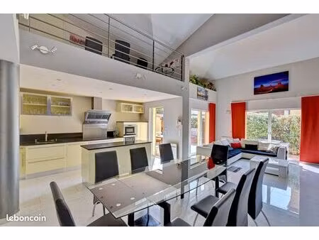 villa + 5 appartements loués  jardin  térasse  parking