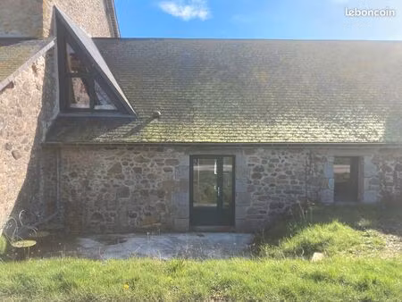 habitation dans une ferme avec chevaux en agriculture biologique