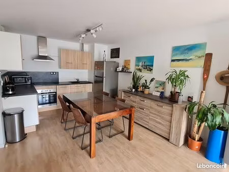 t2 rdc 54m2 meublé 820e charge incluse prox euratechnologies dispo 1er avril