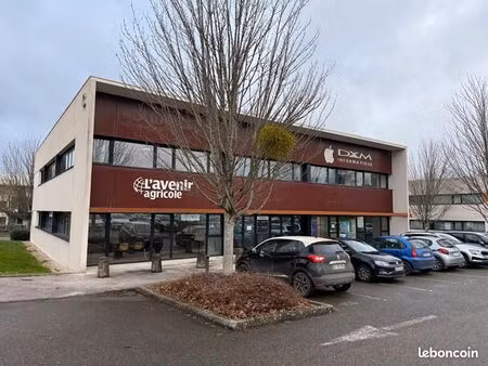 bureaux 83 m²
