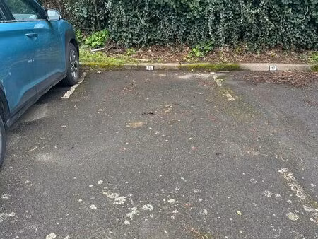 place de parking sécurisée