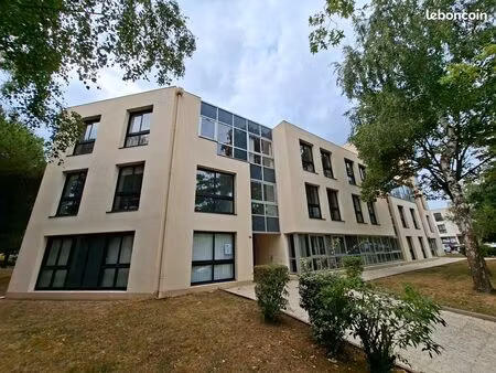 espace de bureaux professionnels de 66 m² à louer (extensible jusqu'à 192 m²) : open-space