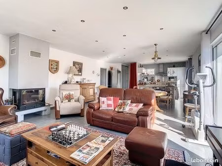 belle maison non-meublé à louer à l'année (ancelle)