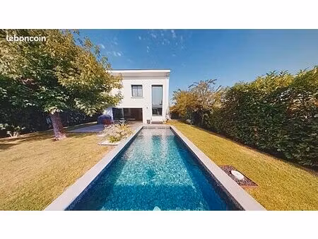 maison 210m2 avec studio indépendant piscine et garage