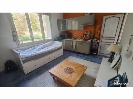 appartement meublé mitoyen dans parc privé dans propriété equestre