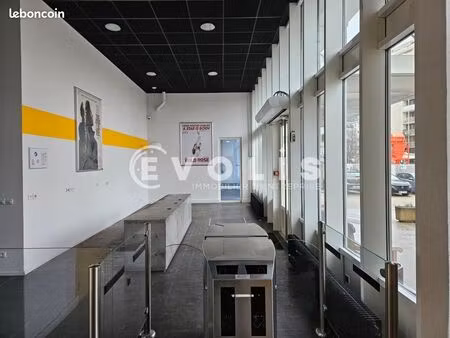 local bureaux 3 250 m²