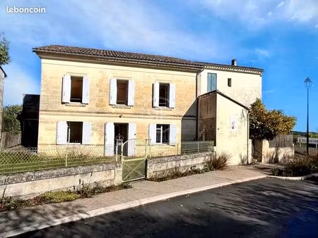 immeuble 20 pièces 700 m²