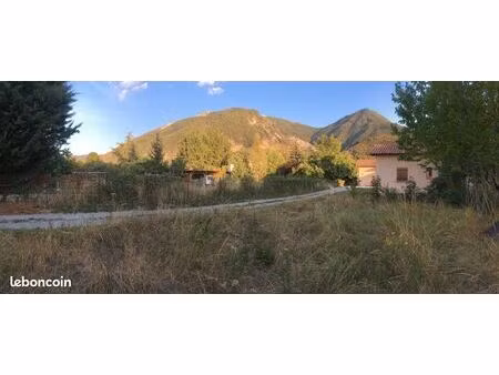 cabanon en pierres sur terrain constructible hautes-alpes