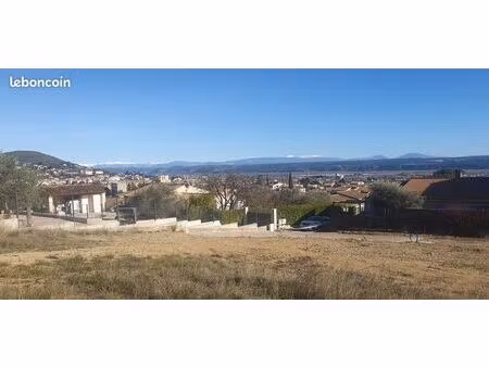 terrain 605 m² entièrement viabilisé avec vue magnifique