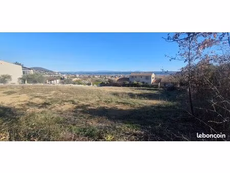 terrain 677 m² entièrement viabilisé avec vue magnifique