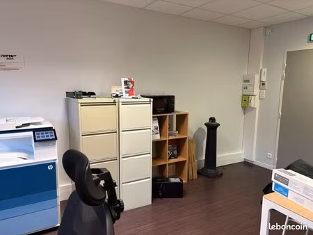 location bureau 44 m2 jaliere