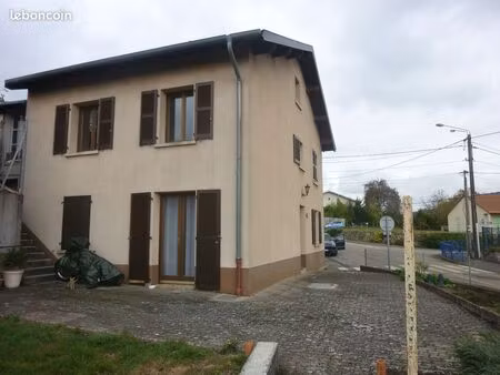 loue maison 140 m2 avec terrasse et jardin