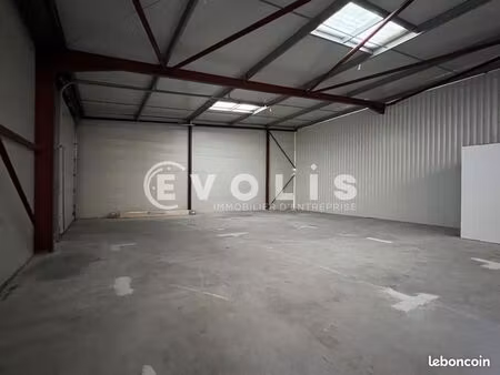 local d'activité 300 m²