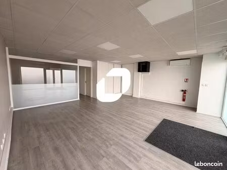 bureau 136 m²