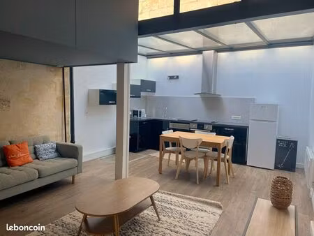 échoppe renovée moderne et lumineuse louée meublée