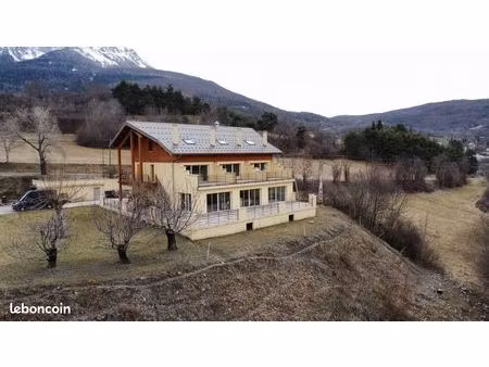 vends grande maison avec vue sur le lac de serre ponçon