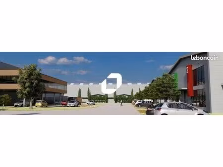 local logistique 24 882 m²