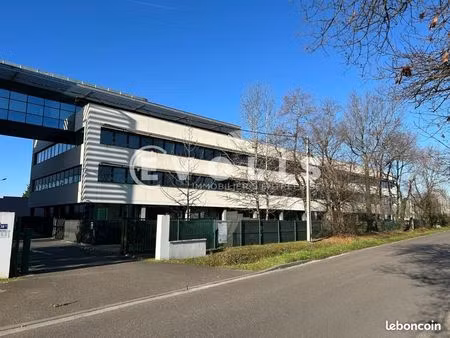 bureau 2 250 m²