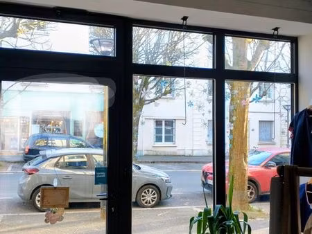 local commercial butte ste anne 35m2