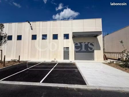 local industriel 203 m²