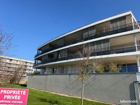 f2 42 m2 avec balcon de 14 m2  box et parking