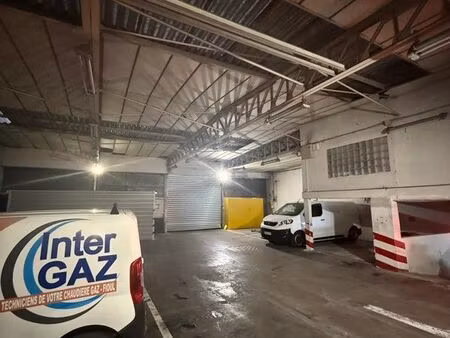 stockage/commerce/parking à louer