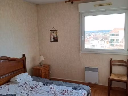 a louer t4 95 m² meublé place jean hameau + parking