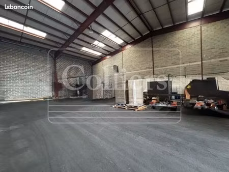 local industriel 700 m²