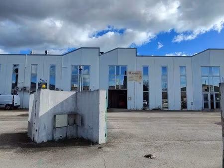 local à louer 85 m2 les paluds stationnement devant aise