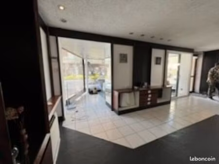 local commercial pompey 47m2