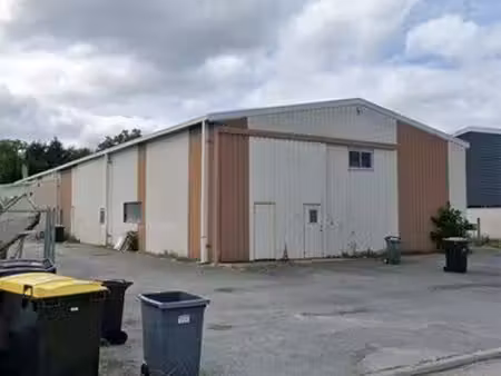 entrepôt / hangar stockage 154m2 + mezzanine 32m2