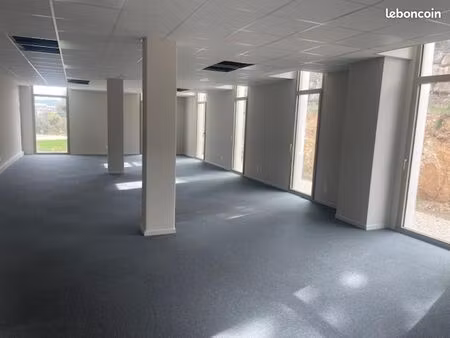 local d'activité 106 m²