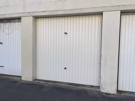location garage box et parking à caen (14000) : à louer / 11m² caen