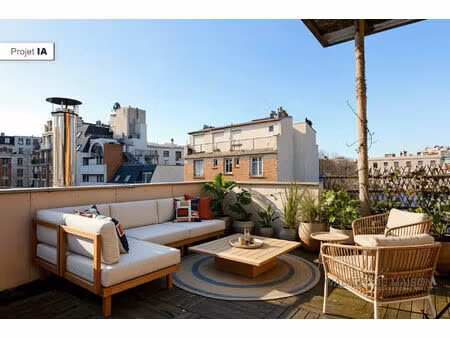 appartement lumineux en dernier étage avec grande terrasse plein ciel