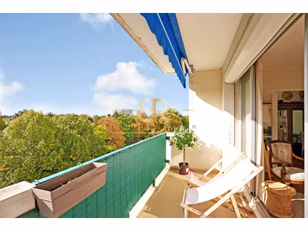 3 pièces 64 m2 / vue dégagée sur hippodrôme / balcon / lumin