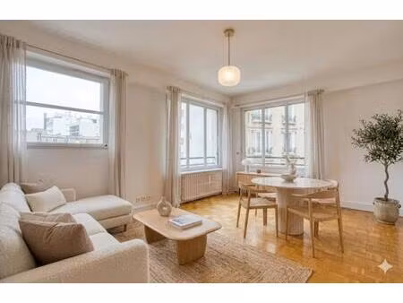 tres beau studio convention/ brassens