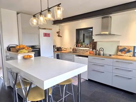 maison entièrement rénovée où le charme opère