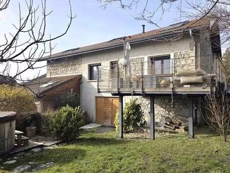 très belle rénovation où le charme opère