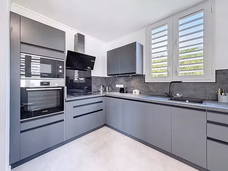 location meublée appartement 4 pièces 81 m² à baie mahault (97122)  1 450 €