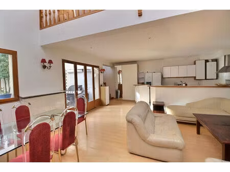 duplex avec exterieur et place de stationnement