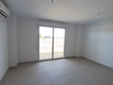 t1 avec balcon et parking à monteux