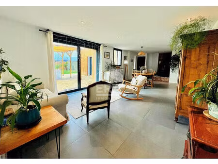 proche de lescar : maison de 236 m² grand standing