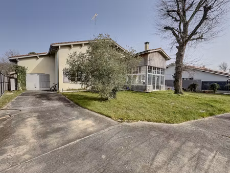 la teste de buch  maison 6 pièces de 207 m2  terrasse  garag