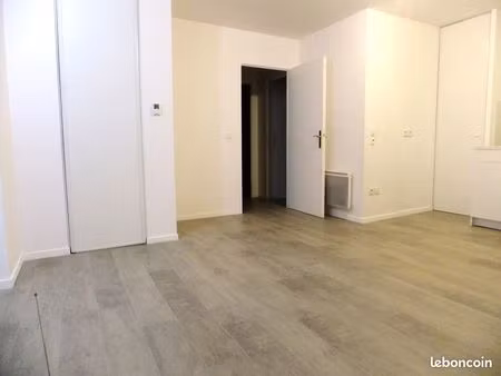 location t3 appartement 3 pièces 54m² / résidence calme