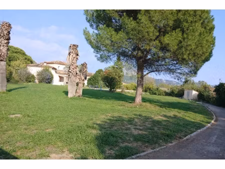 vente terrain 957 m² à la crau (83260)  390 000 €