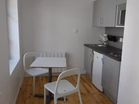 location meublée appartement 1 pièce 30 m² à saint-etienne (42000)  375 €